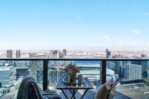 A Modern 2BR Apt With Harbour Views FREE Parking - Hotel Gold Coast 1