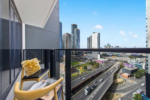 A Modern & Spacious 2BR Apt City Views Southbank - Hotel Gold Coast 1