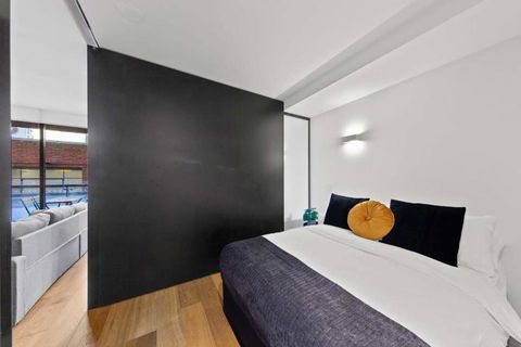 A Modern & Spacious 2BR Apt Near Melbourne Uni - Hotel Gold Coast 1
