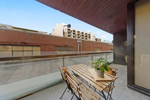 A Modern & Spacious 2BR Apt Near Melbourne Uni - Hotel Gold Coast 3