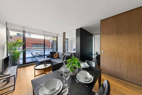 A Modern & Spacious 2BR Apt Near Melbourne Uni - Hotel Gold Coast 4