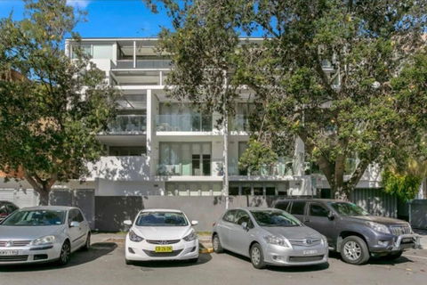 A Modern Two Bedroom Apartment! Quiet, Secure And 1 Minute Walk To Bondi Beach! - Hotel Gold Coast 1