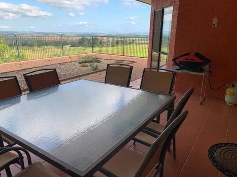 A Picturesque 3 Bedroom House With Splendid Views - Hotel Gold Coast 1