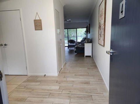 A Quiet Unit Overlooking A Reserve - Hotel Gold Coast 3