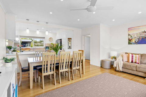 A Stones Throw - Hotel Gold Coast 2