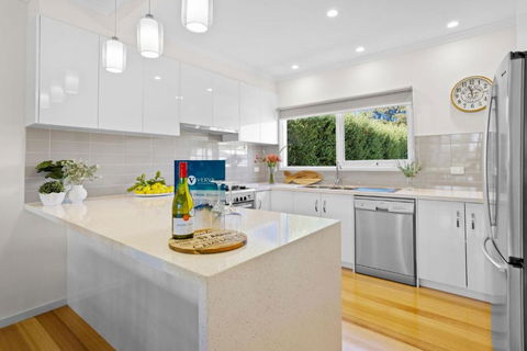 A Stones Throw - Hotel Gold Coast 3