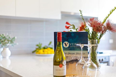 A Stones Throw - Hotel Gold Coast 4