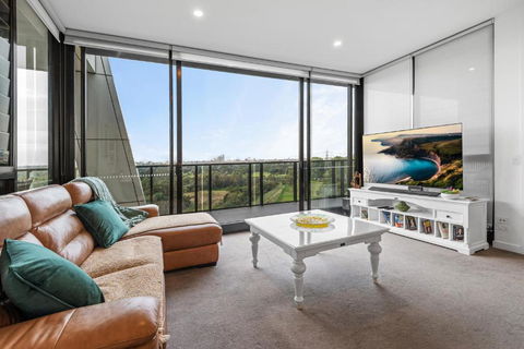 A Taste Of Paradise In Inner City Suburbia - Hotel Gold Coast 0