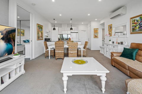 A Taste Of Paradise In Inner City Suburbia - Hotel Gold Coast 2