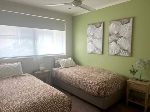 A Touch Of Lux In The Redlands! - Hotel Gold Coast 3