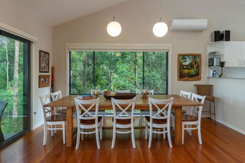 A Yarraangunthi - Hotel Gold Coast 2