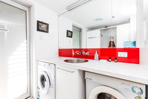 AAA Coke Shack - Hotel Gold Coast 1