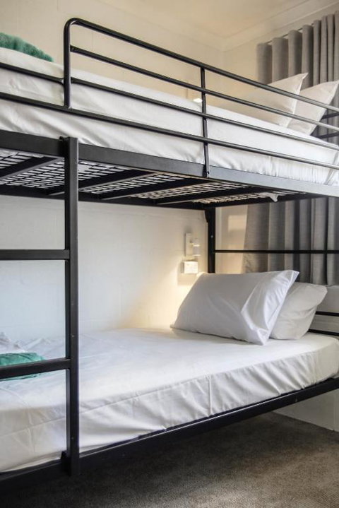 Abode Mooloolaba, Backpackers & Motel Rooms - Hotel Gold Coast 1