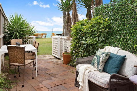 Absolute Beachfront 2BR Pet-Friendly Terrace - The Coachhouse - Hotel Gold Coast 0