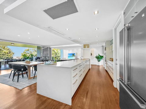 Absolute Beachfront Beach House With Amazing Views - Hotel Gold Coast 3