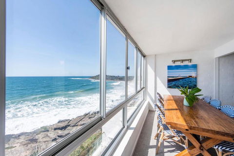 Absolute Oceanfront Yamba - Oceanstays - Hotel Gold Coast 3