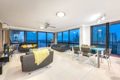 ABSOLUTE Riverfront 2br Apt, Views From Every Room - Hotel Gold Coast 1