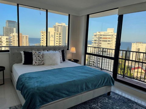 ABSOLUTE Riverfront 2br Apt, Views From Every Room - Hotel Gold Coast 2