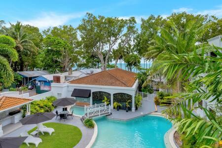 Absolute Superb Location Ocean Views Beachfront - Hotel Gold Coast 0