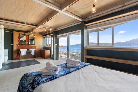 Absolute Waterfront Only 15 Minutes From Hobart - Hotel Gold Coast 1