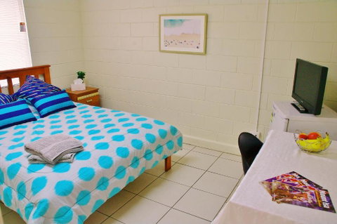 Accommodation @ Isa - Hotel Gold Coast 1