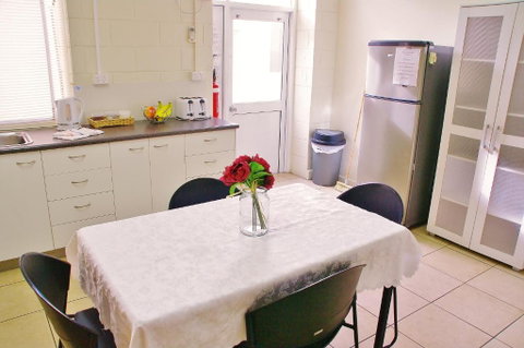 Accommodation @ Isa - Hotel Gold Coast 4