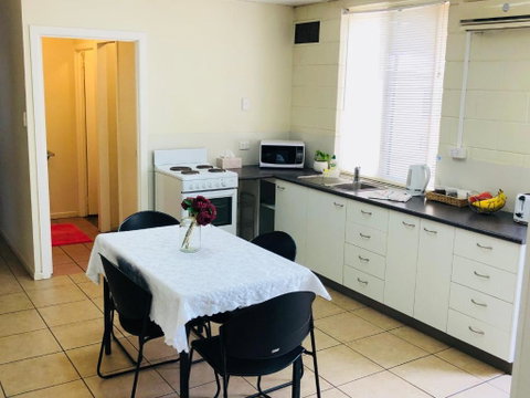 Accommodation @ Isa - Hotel Gold Coast 3