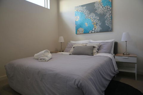 Adelaide CBD Bluebird Apartment - Hotel Gold Coast 3