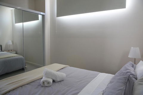 Adelaide CBD Bluebird Apartment - Hotel Gold Coast 4