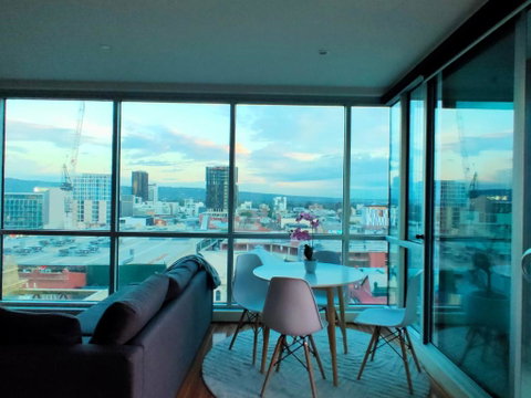 Adelaide Central Skyline Panoramic Suite - Hotel Gold Coast 4