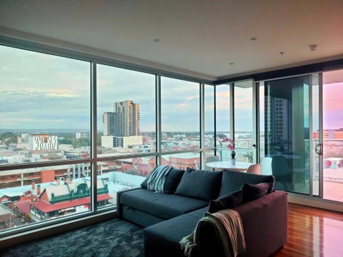 Adelaide Central Skyline Panoramic Suite - Hotel Gold Coast 0