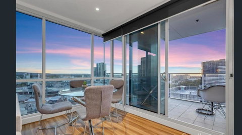 Adelaide Central Skyline Panoramic Suite - Hotel Gold Coast 2