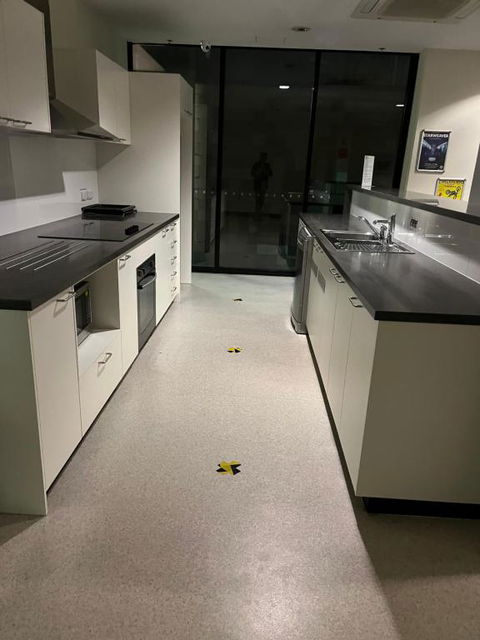 Adelaide City Vibe - Hotel Gold Coast 4