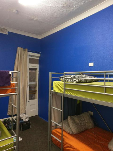Adelaide Travellers Inn Backpackers Hostel - Hotel Gold Coast 3