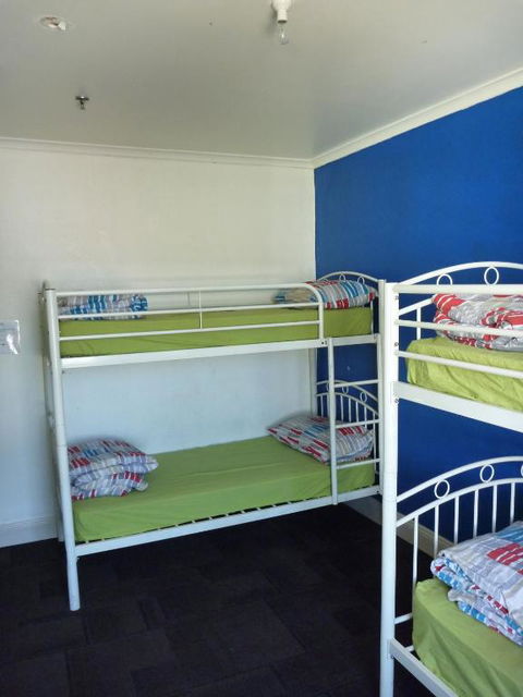 Adelaide Travellers Inn Backpackers Hostel - Hotel Gold Coast 2
