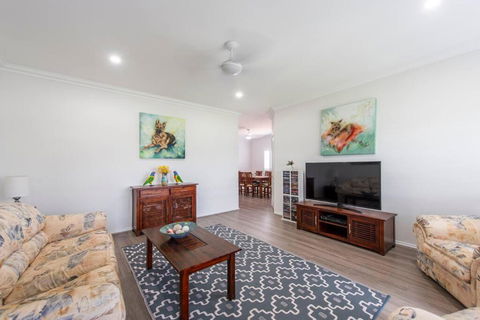 Admiralty Shores - LJHooker Yamba - Hotel Gold Coast 1