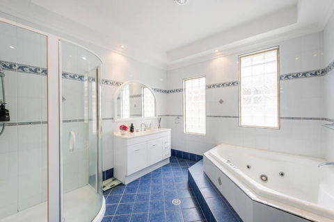 Admiralty Shores - LJHooker Yamba - Hotel Gold Coast 2