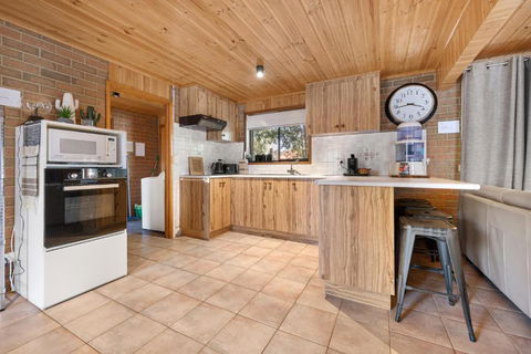 Affordable GEM In The Heart Of Inverloch - Hotel Gold Coast 2