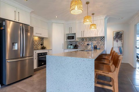 Agnes Retreat - 4 BR - 2 Min Walk To Beach - Hotel Gold Coast 2