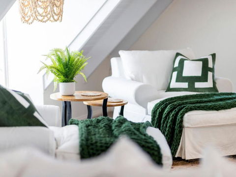 Absolute Beachfront Family Size Home - Hotel Gold Coast 3