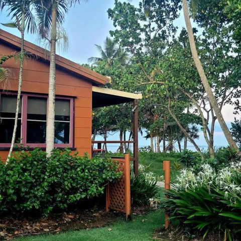Absolute Beachfront Cottage - Hotel Gold Coast 2