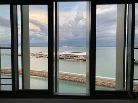 Absolute Waterfront - Tropical Aurora Top Floor Over The Water - Hotel Gold Coast 2
