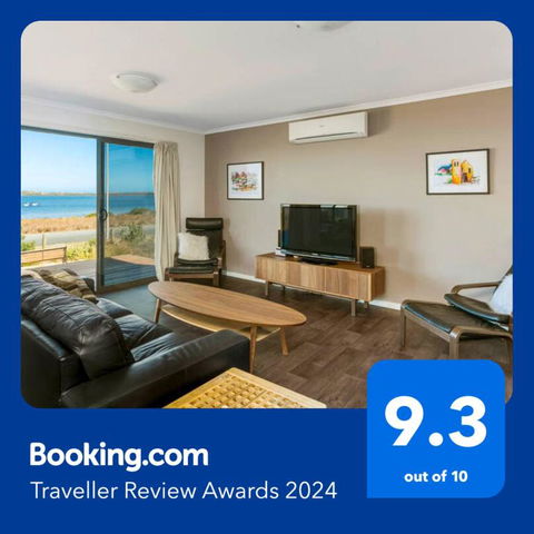 Absolute Waterfront Views And Kayaks - Hotel Gold Coast 3