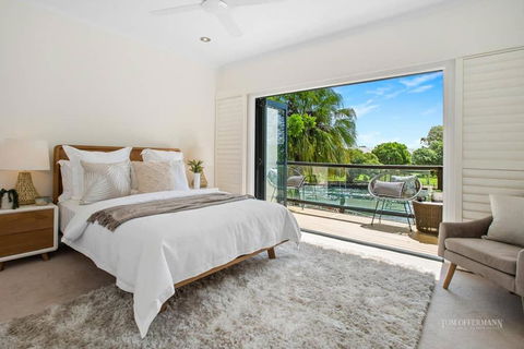 Affordable Luxury By The River - Hotel Gold Coast 3