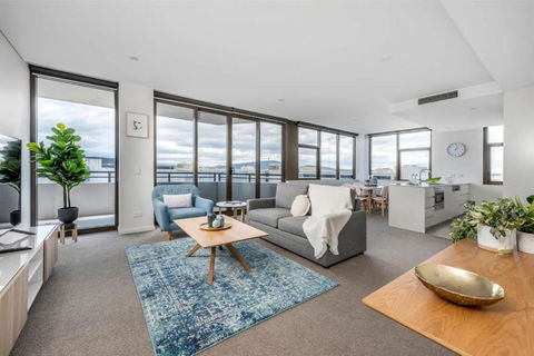 Amazing View In Large Apartment Barton ACT - Hotel Gold Coast 1