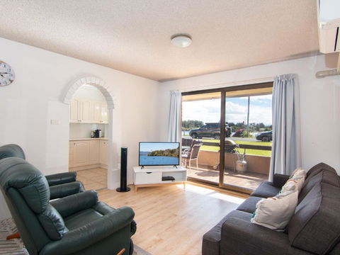Akuna 3 Ground Floor Opposite Wallis Lake - Hotel Gold Coast 1