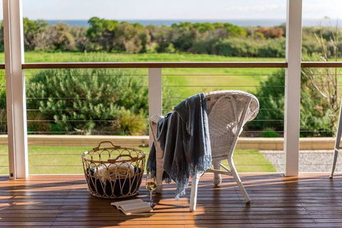 Aldinga Bay Bungalow Ocean View Retreat - Hotel Gold Coast 0