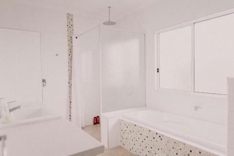 Aldinga Bay Bungalow Ocean View Retreat - Hotel Gold Coast 3