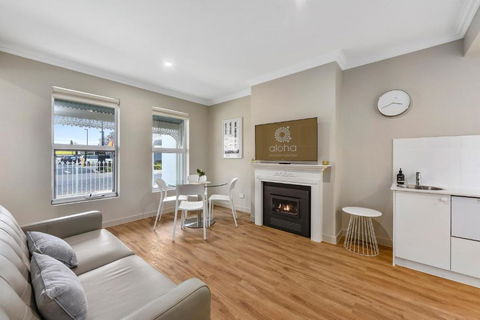 Aloha Central Luxury Accommodation - Hotel Gold Coast 2