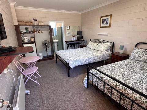 ALPINE COUNTRY MOTEL Plus FREE COFFEE - Hotel Gold Coast 1